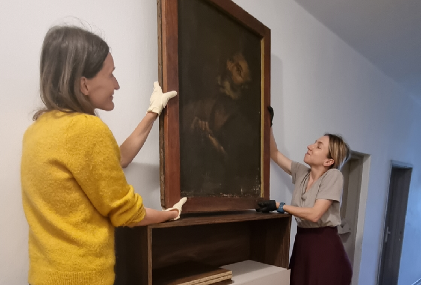 Vertybių fotografavimas Žarnoviece. Fot. Auksė Kaladžinskaitė-Jocienė.