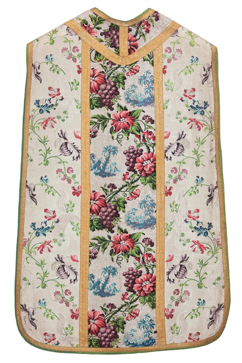 Arnotas. Vilniaus benediktinių vienuolyno dirbtuvės, XVIII a. vid. Kolonos ir šonai – Lionas, Prancūzija. Galionai – metalo siūlai; pamušalas – šilkinis audinys; 110 x 70 cm. Bažnytinio paveldo muziejus, BT 21. Fot. Arūnas Baltėnas